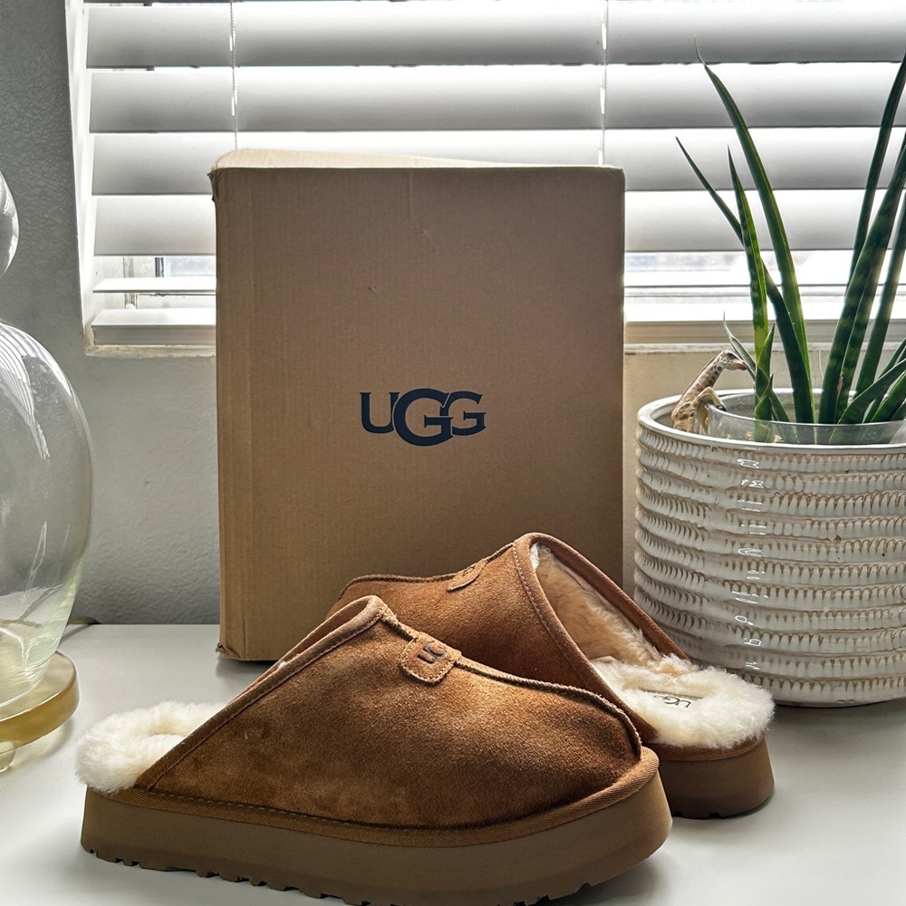 NIB New in Box UGG Tan Suede Slippers